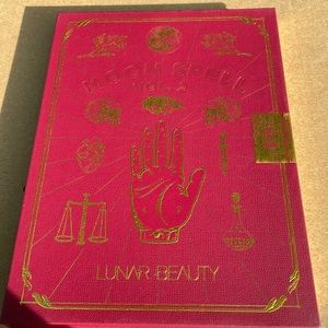 Lunar Beauty Eyeshadow